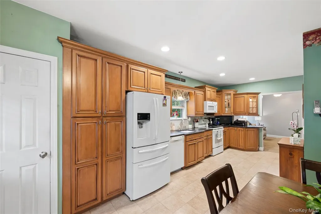 36 Champlin Street Ronkonkoma NY 11779