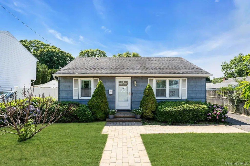 6 Linton Court West Babylon NY 11704