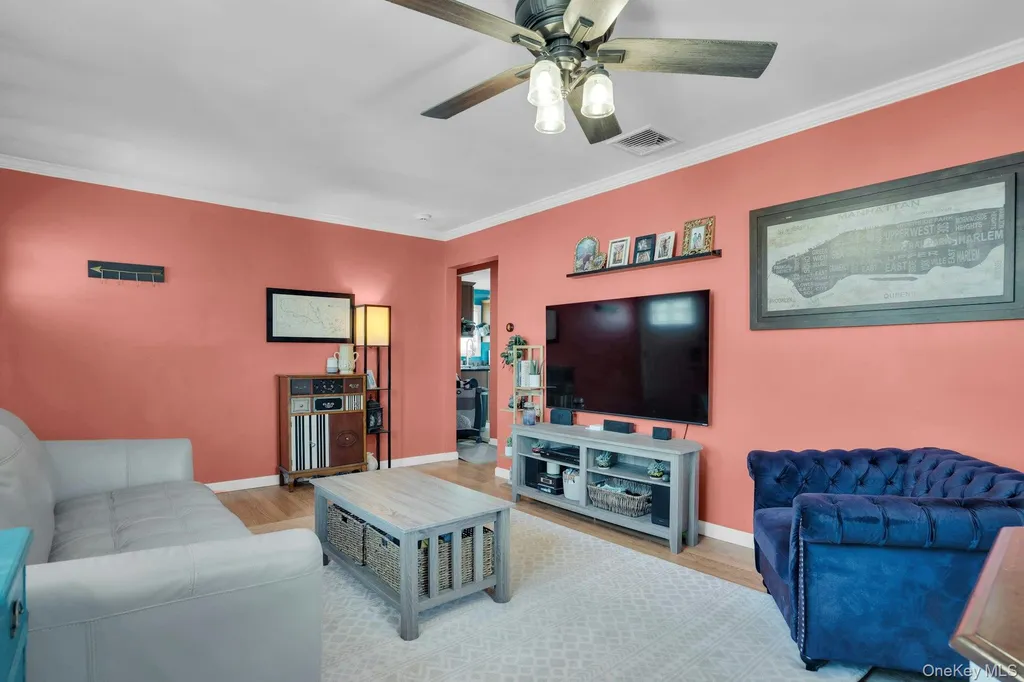 6 Linton Court West Babylon NY 11704