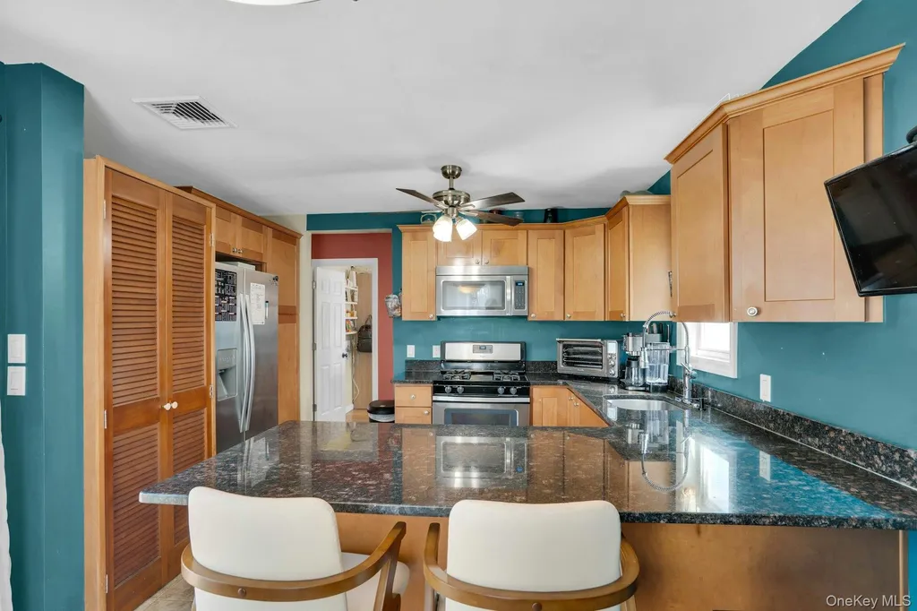 6 Linton Court West Babylon NY 11704