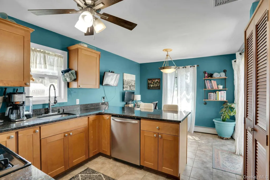 6 Linton Court West Babylon NY 11704