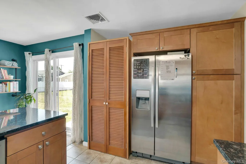 6 Linton Court West Babylon NY 11704