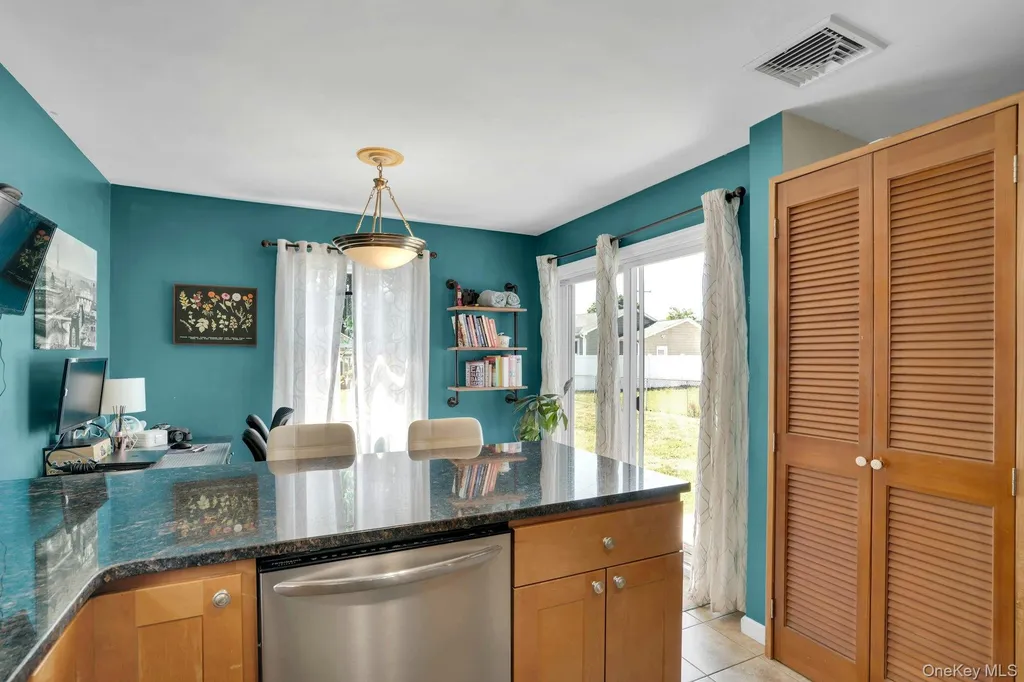 6 Linton Court West Babylon NY 11704