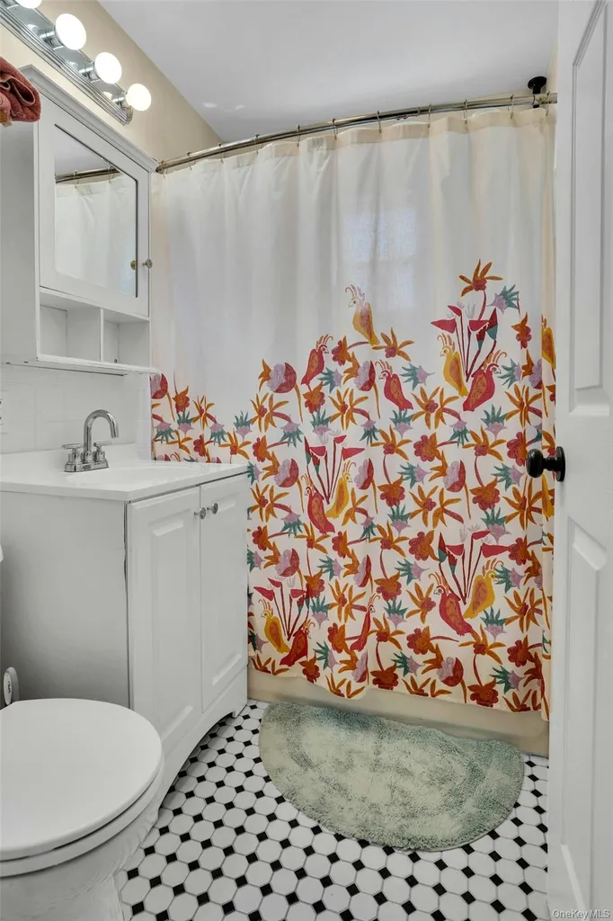 6 Linton Court West Babylon NY 11704