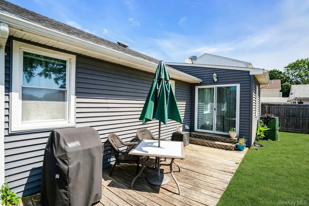 6 Linton Court West Babylon NY 11704
