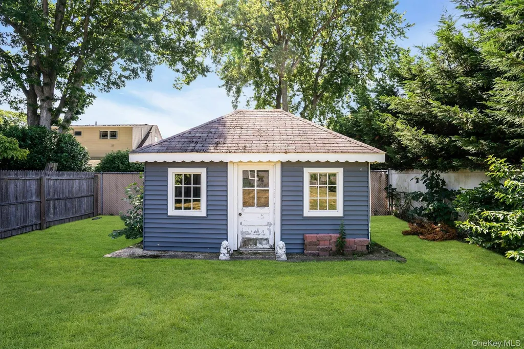 6 Linton Court West Babylon NY 11704
