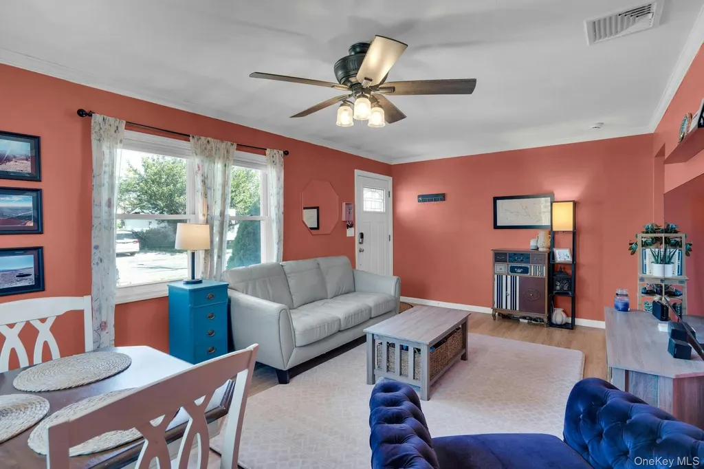6 Linton Court West Babylon NY 11704