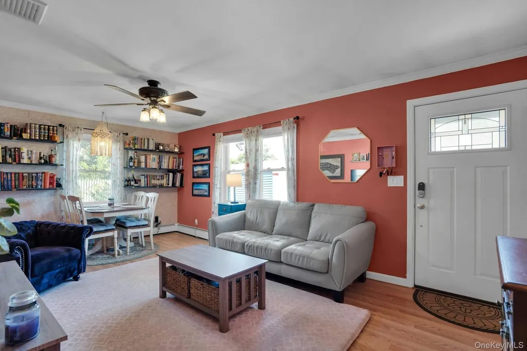 6 Linton Court West Babylon NY 11704