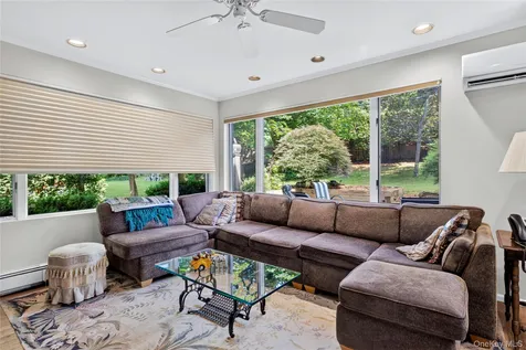 165 Salem Road East Hills NY 11577