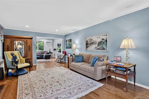 165 Salem Road East Hills NY 11577