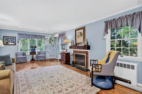 165 Salem Road East Hills NY 11577