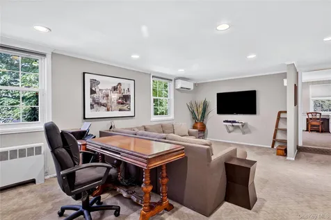 165 Salem Road East Hills NY 11577