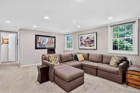 165 Salem Road East Hills NY 11577