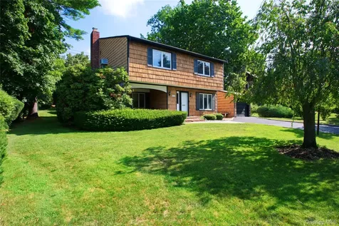 165 Salem Road East Hills NY 11577