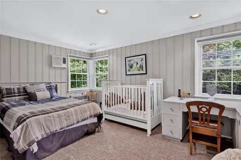 165 Salem Road East Hills NY 11577