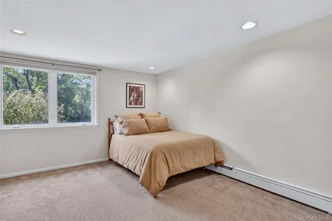 165 Salem Road East Hills NY 11577