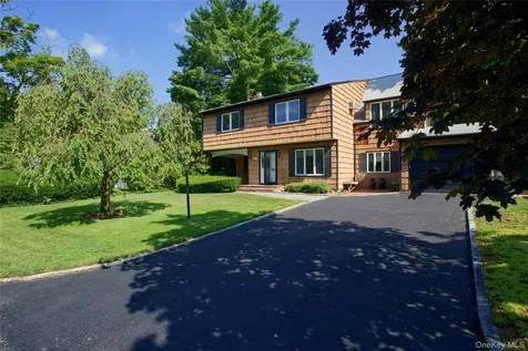 165 Salem Road East Hills NY 11577