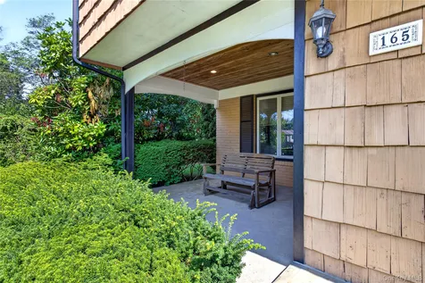 165 Salem Road East Hills NY 11577