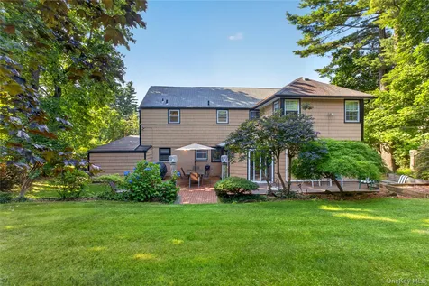 165 Salem Road East Hills NY 11577
