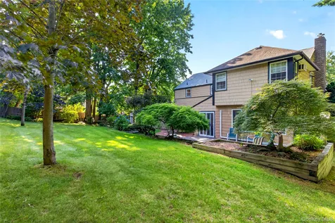 165 Salem Road East Hills NY 11577