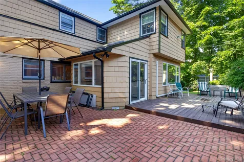 165 Salem Road East Hills NY 11577