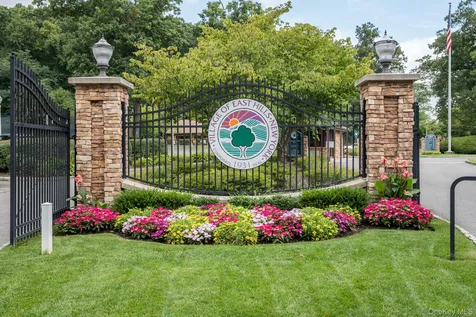 165 Salem Road East Hills NY 11577