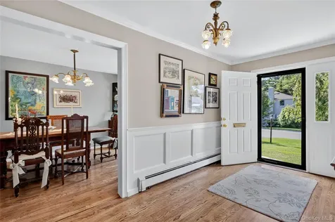 165 Salem Road East Hills NY 11577