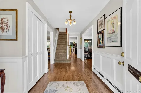 165 Salem Road East Hills NY 11577