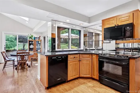 165 Salem Road East Hills NY 11577
