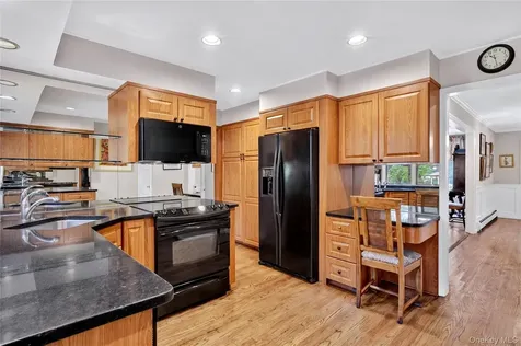 165 Salem Road East Hills NY 11577