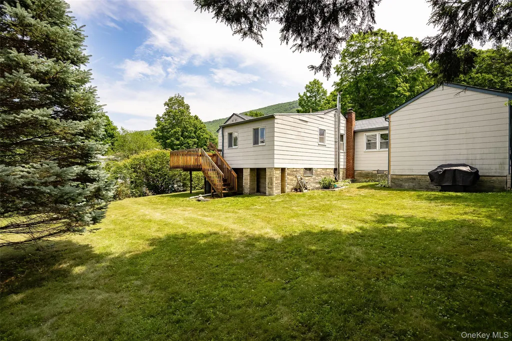 5 Willow Road Beacon NY 12508