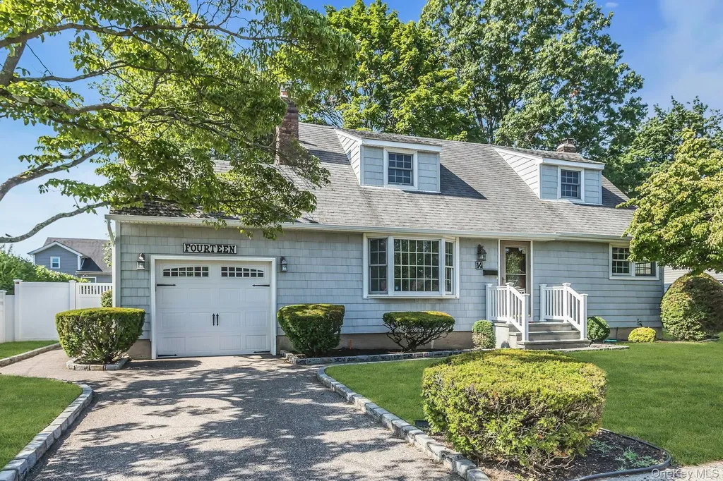 14 Prade Lane Massapequa Park NY 11762