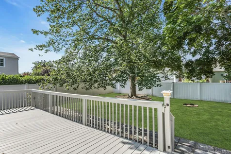 14 Prade Lane Massapequa Park NY 11762