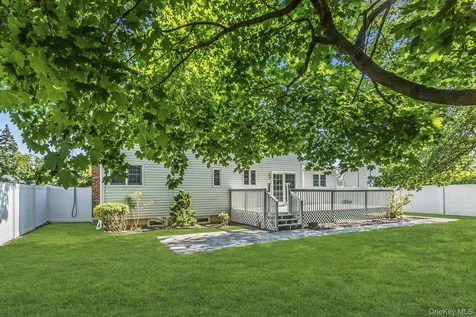 14 Prade Lane Massapequa Park NY 11762