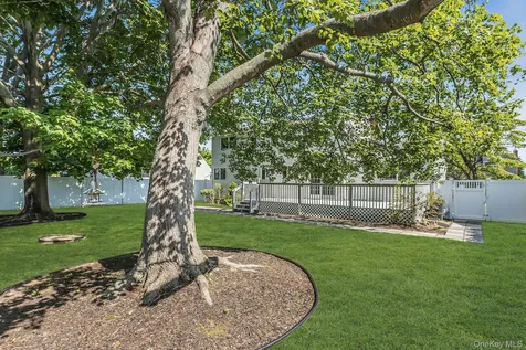 14 Prade Lane Massapequa Park NY 11762