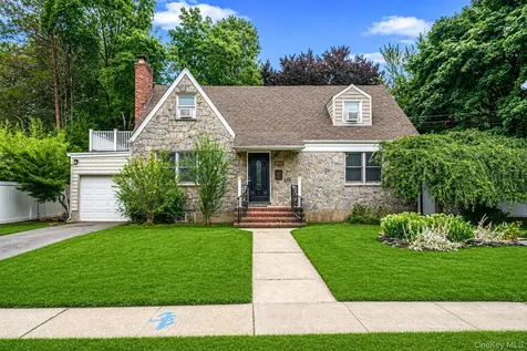 453 Dartmouth Street Westbury NY 11590