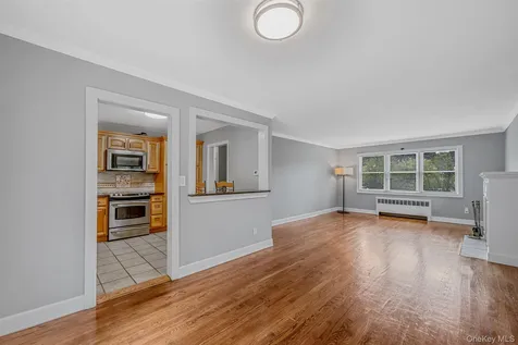 453 Dartmouth Street Westbury NY 11590
