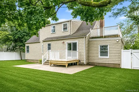 453 Dartmouth Street Westbury NY 11590