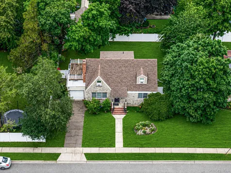 453 Dartmouth Street Westbury NY 11590