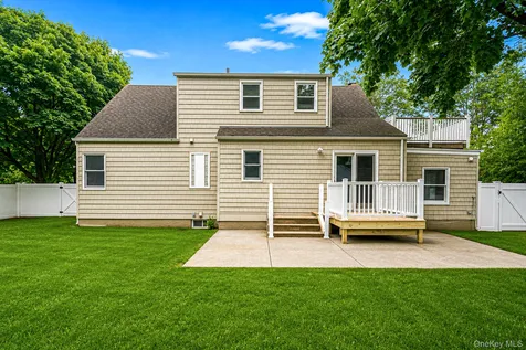 453 Dartmouth Street Westbury NY 11590