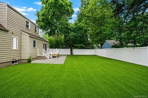 453 Dartmouth Street Westbury NY 11590