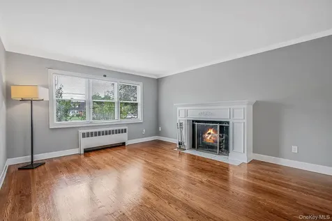 453 Dartmouth Street Westbury NY 11590