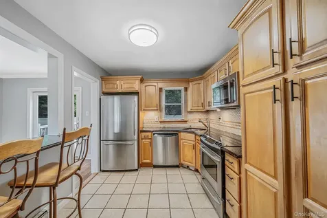 453 Dartmouth Street Westbury NY 11590