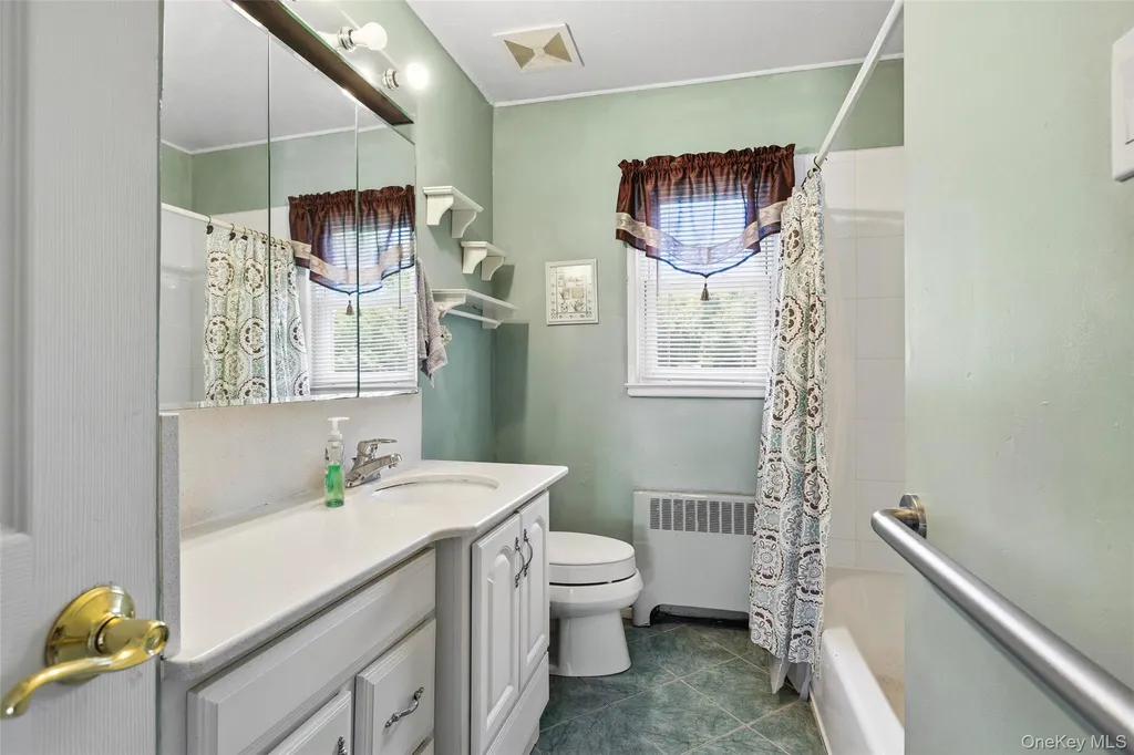 3902 Clove Court Seaford NY 11783