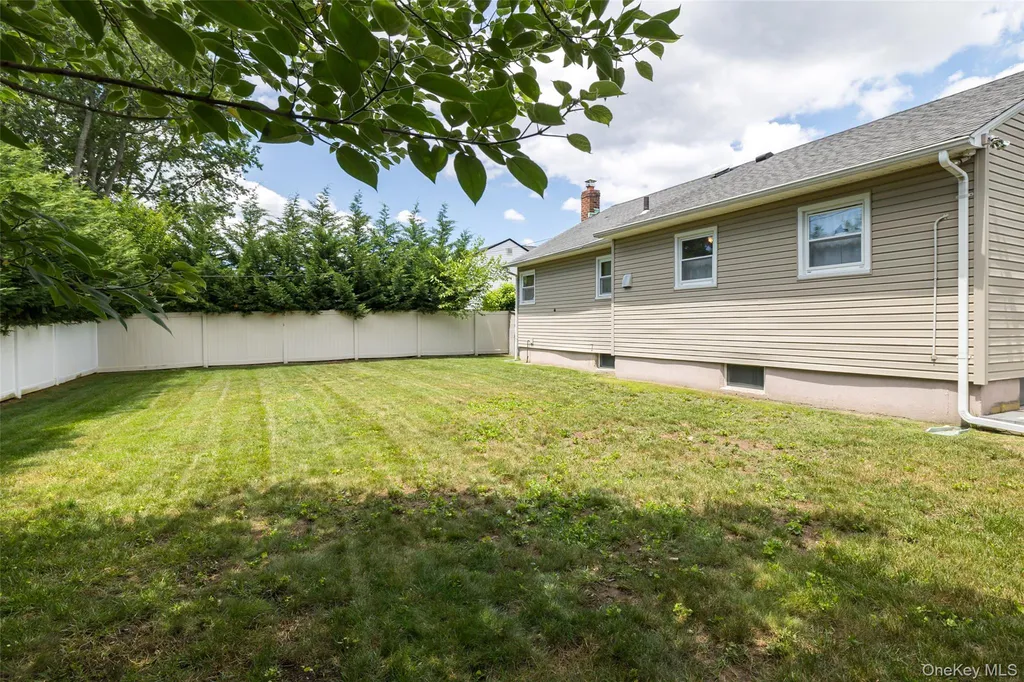 3902 Clove Court Seaford NY 11783