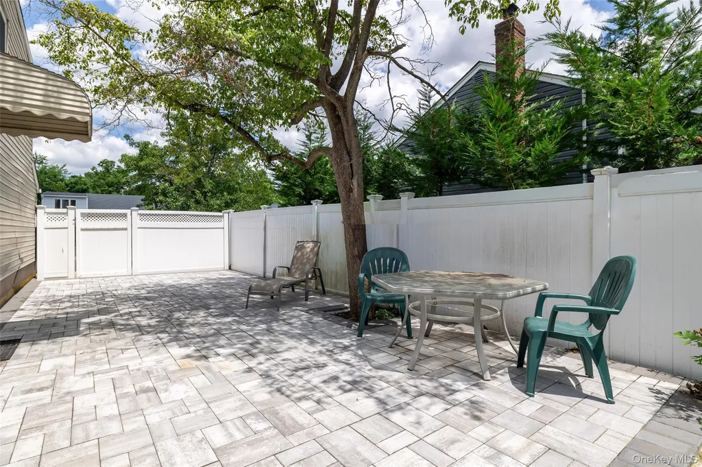 3902 Clove Court Seaford NY 11783