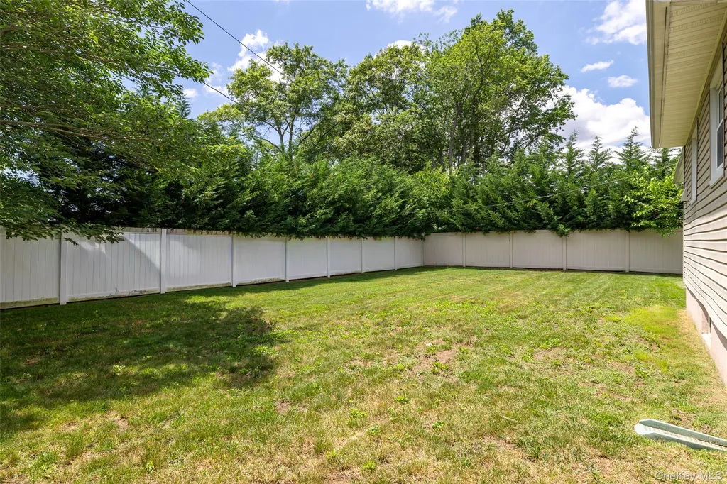 3902 Clove Court Seaford NY 11783