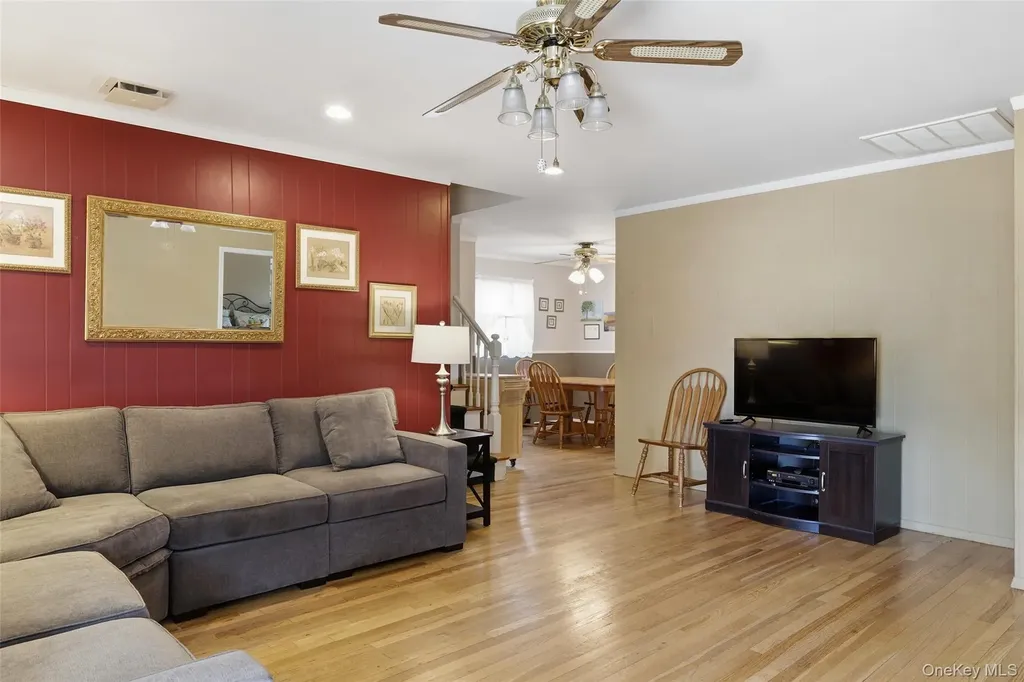 3902 Clove Court Seaford NY 11783