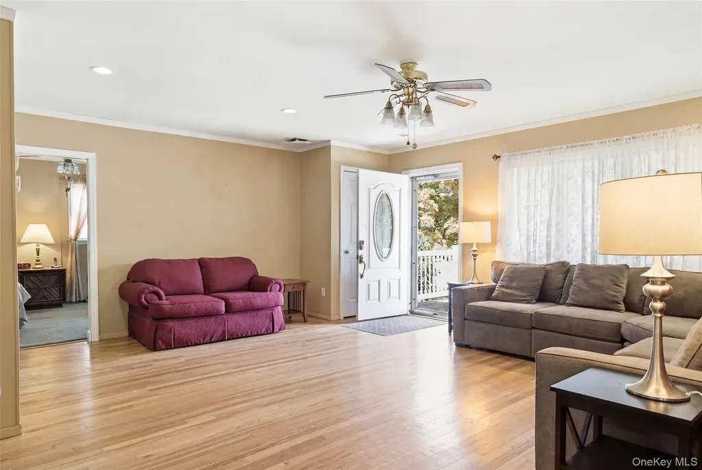 3902 Clove Court Seaford NY 11783