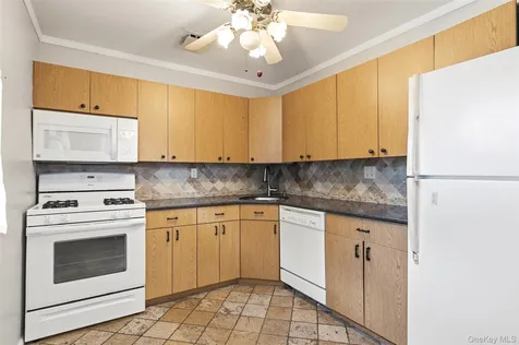 3902 Clove Court Seaford NY 11783